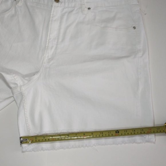 NWOT Good American 90s Icon Bermuda Shorts White raw hem denim US22 - Picture 9 of 14